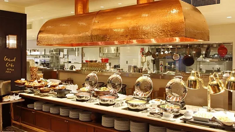 メインディッシュ付きランチビュッフェ