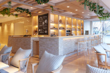 カフェ & バー CROSS POINT